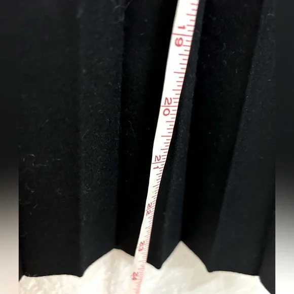 Midi Pleated black skirt | size 6 - Picture 5 of 6
